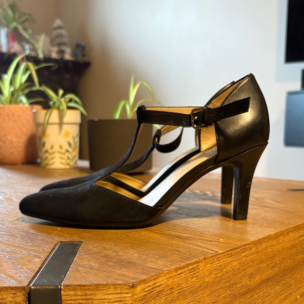 *Super confortable ☺️* Classy Black Women's T-Strap Heels Suede and leather